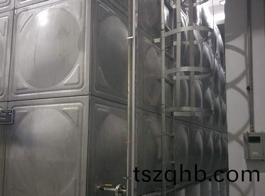 不(bu)鏽鋼水(shui)箱(xiang)加裝(zhuang)護欄